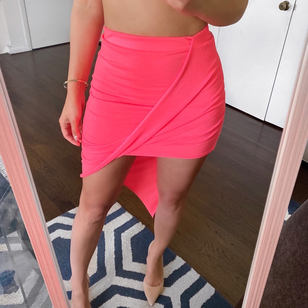 💗 SHAREEN NEON PINK ASYMMETRICAL MINI SKIRT!